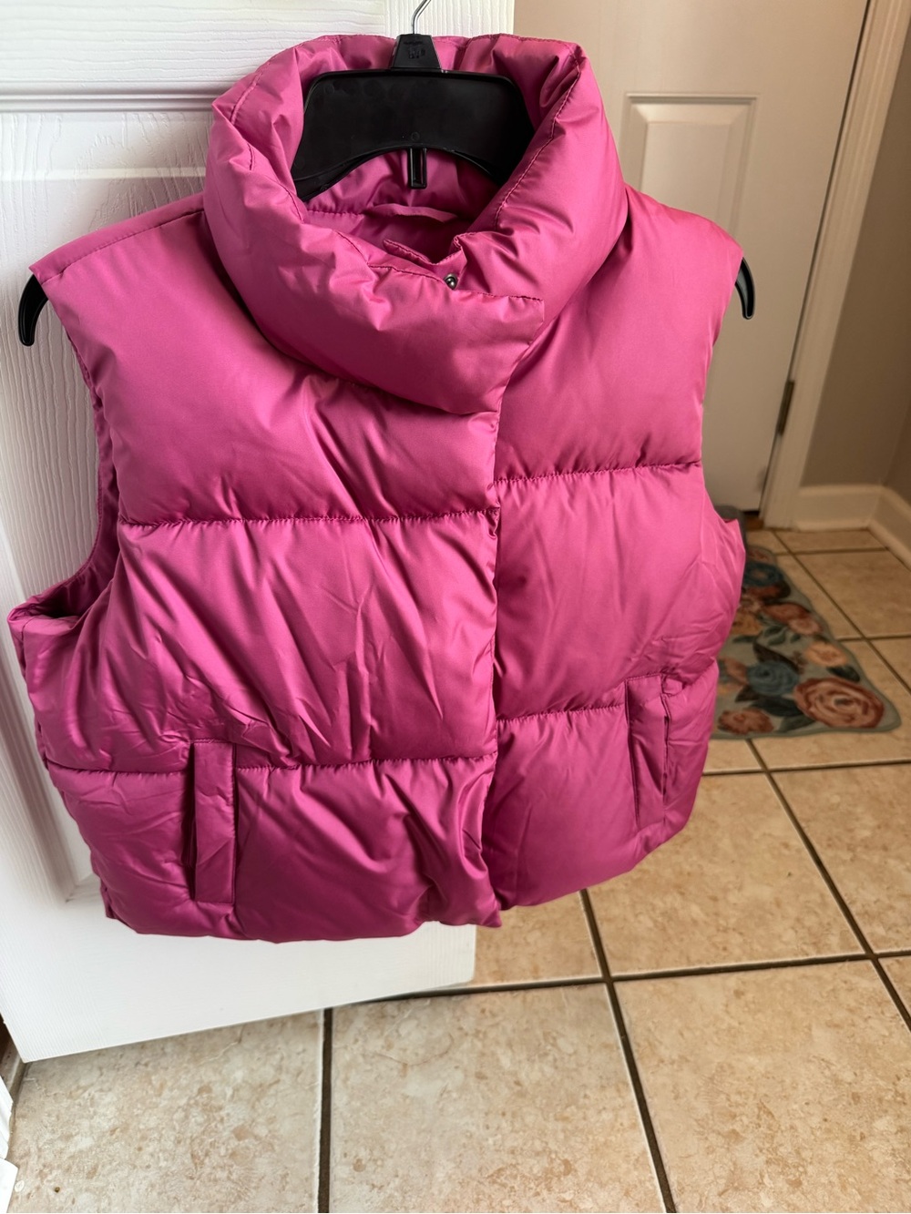 Old Navy women's pink puffer vest NWT
